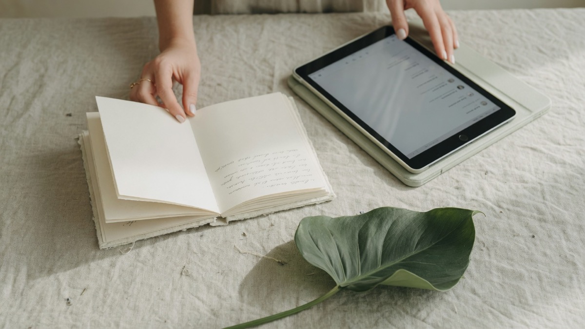 Journal and tablet for online course learning
